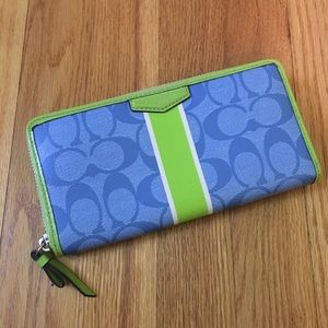 Zip-up Coach clutch wallet